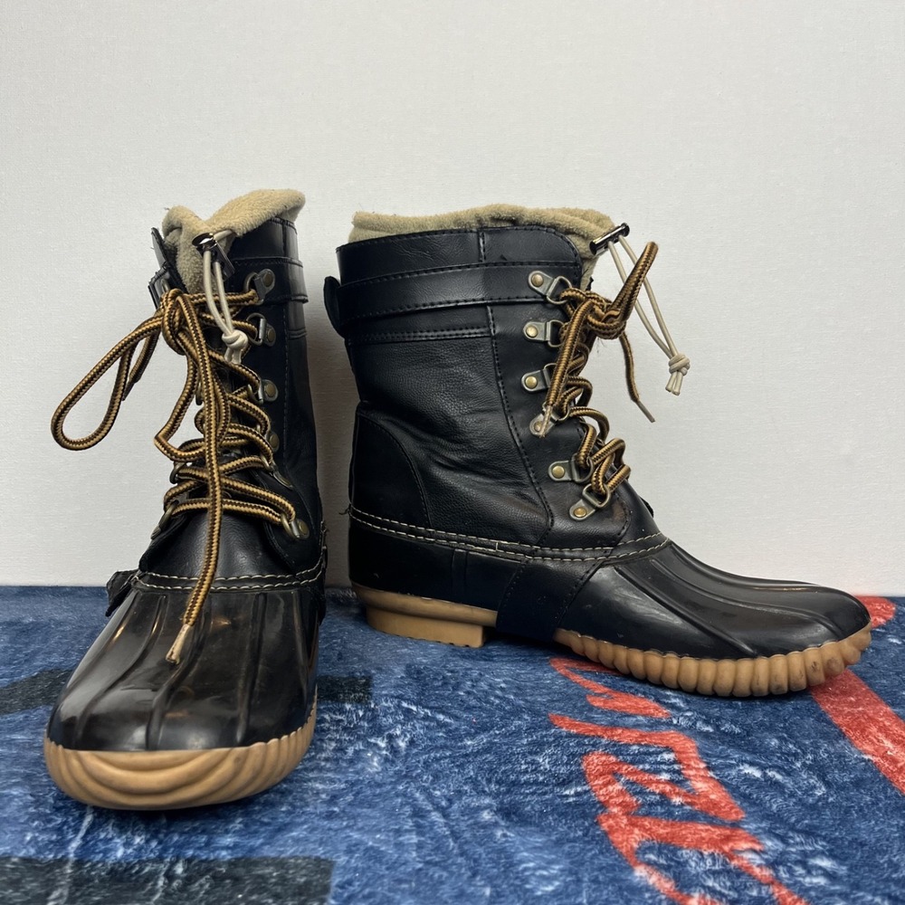 EUC Cape Robbin Womens 8 Black Tan Duck Boots Plaid Lined Winter Rain Snow Ankle